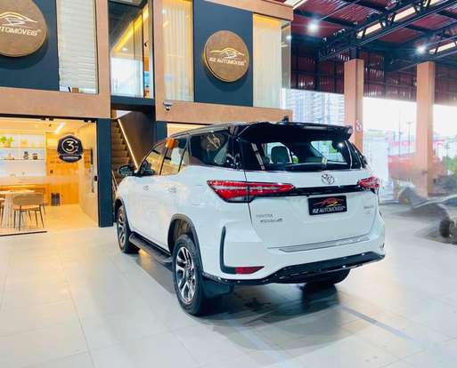 TOYOTA-HILUX SW4-2024