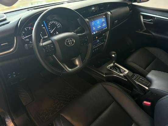 TOYOTA-HILUX SW4-2.8 D-4D TURBO DIESEL SRX 4X4 AUTOMÁTICO TOYOTA-HILUX SW4-2024