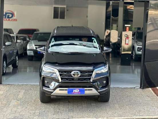 TOYOTA-HILUX SW4-2023