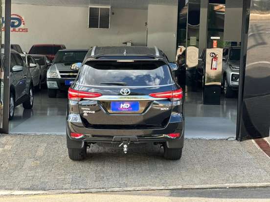 TOYOTA-HILUX SW4-2.8 D-4D TURBO DIESEL SRX 4X4 AUTOMÁTICO TOYOTA-HILUX SW4-2023
