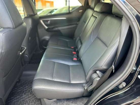 TOYOTA-HILUX SW4-2023