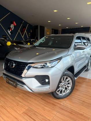 TOYOTA HILUX SW4 2.8 D-4D TURBO DIESEL SRX 7L 4X4 AUTOMÁTICO