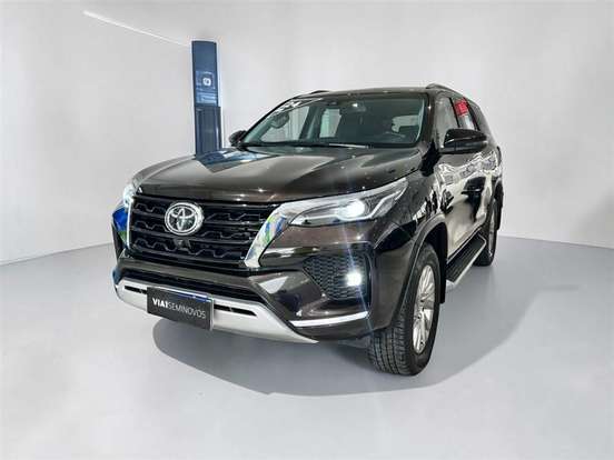 TOYOTA-HILUX SW4-2023