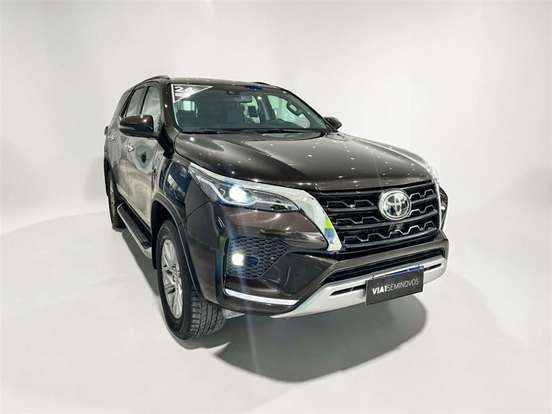 TOYOTA-HILUX SW4-2023