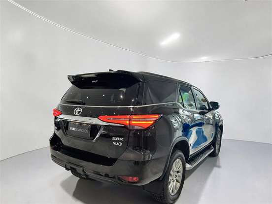 TOYOTA-HILUX SW4-2023