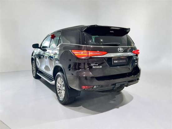 TOYOTA-HILUX SW4-2023