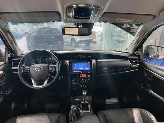 TOYOTA-HILUX SW4-2023