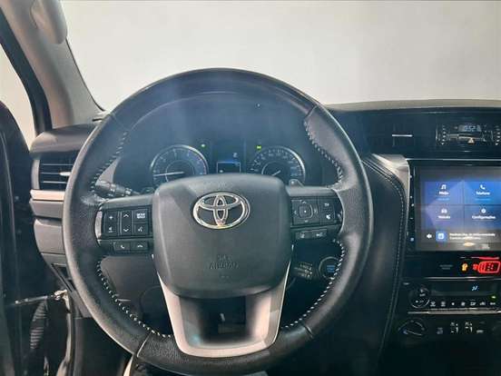 TOYOTA-HILUX SW4-2023