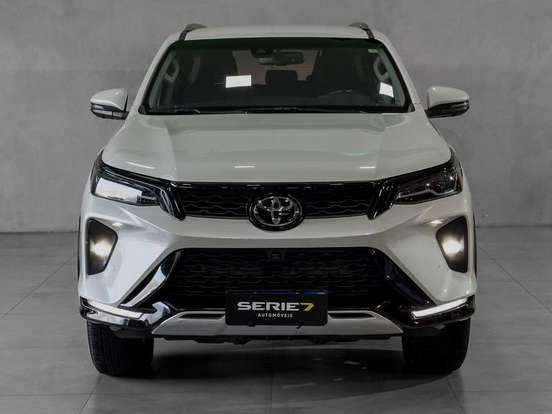 TOYOTA-HILUX SW4-2024