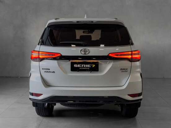 TOYOTA-HILUX SW4-2024