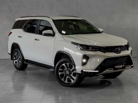 TOYOTA-HILUX SW4-2024