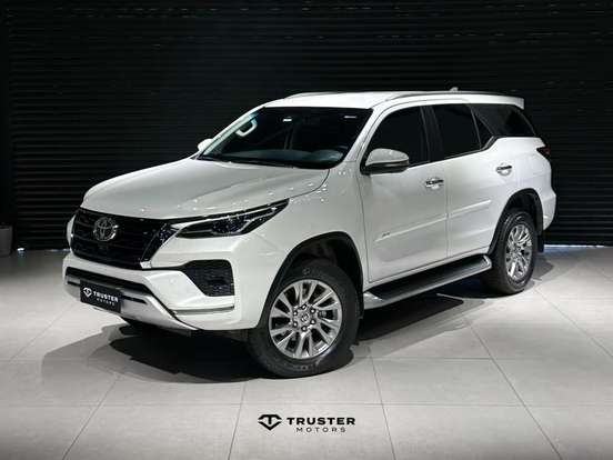 TOYOTA-HILUX SW4-2023
