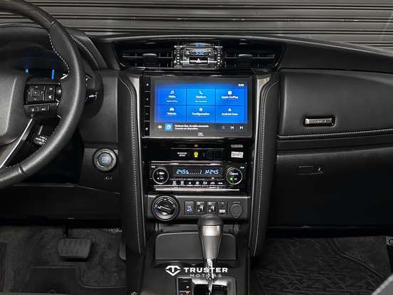 TOYOTA-HILUX SW4-2.8 D-4D TURBO DIESEL SRX PLATINUM 7L 4X4 AUTOMÁTICO TOYOTA-HILUX SW4-2023