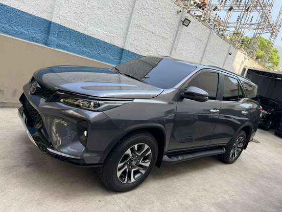 TOYOTA-HILUX SW4-2.8 D-4D TURBO DIESEL SRX PLATINUM 7L 4X4 AUTOMÁTICO TOYOTA-HILUX SW4-2025