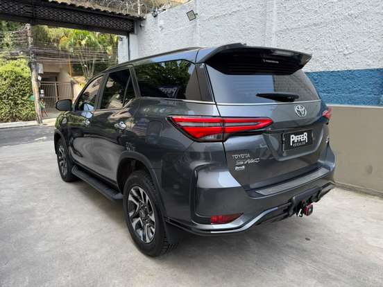 TOYOTA-HILUX SW4-2025