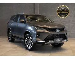 TOYOTA HILUX SW4 2.8 D-4D TURBO DIESEL SRX PLATINUM 7L 4X4 AUTOMÁTICO TOYOTA HILUX SW4 2.8 D-4D TURBO DIESEL SRX PLATINUM 7L 4X4 AUTOMÁTICO