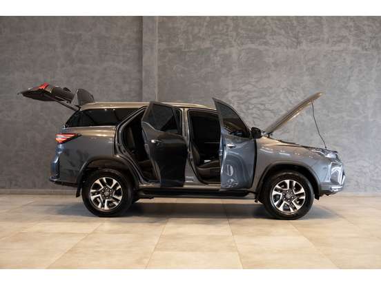 TOYOTA-HILUX SW4-2.8 D-4D TURBO DIESEL SRX PLATINUM 7L 4X4 AUTOMÁTICO TOYOTA-HILUX SW4-2024
