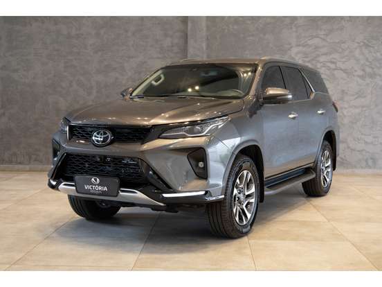 TOYOTA-HILUX SW4-2024