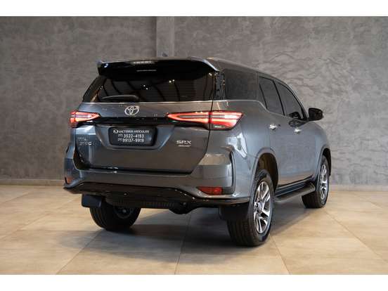 TOYOTA-HILUX SW4-2.8 D-4D TURBO DIESEL SRX PLATINUM 7L 4X4 AUTOMÁTICO TOYOTA-HILUX SW4-2024