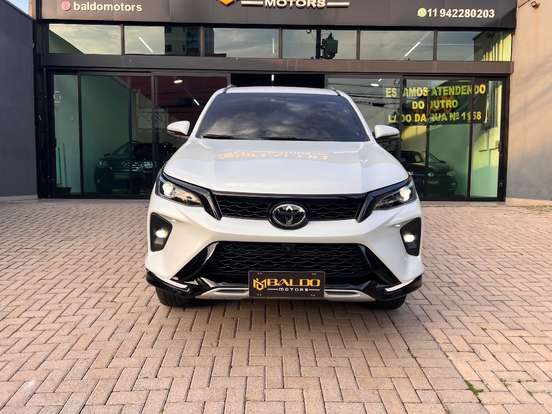 TOYOTA-HILUX SW4-2024