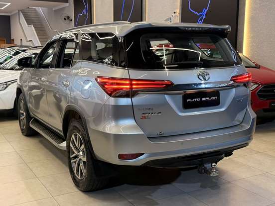 TOYOTA-HILUX SW4-2016