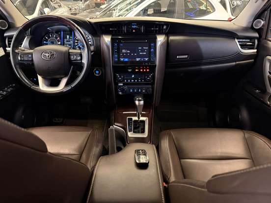 TOYOTA-HILUX SW4-2016