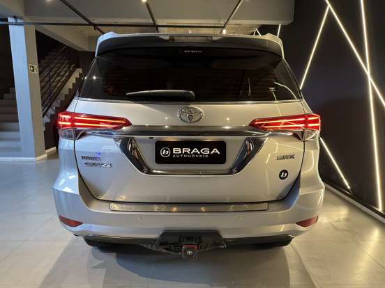 TOYOTA-HILUX SW4-2018