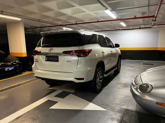 TOYOTA-HILUX SW4-2.8 SRX 4X4 7 LUGARES 16V TURBO INTERCOOLER DIESEL 4P AUTOMÁTICO TOYOTA-HILUX SW4-2019