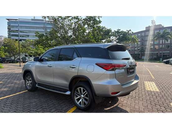 TOYOTA-HILUX SW4-2017