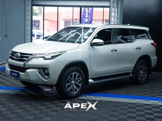 TOYOTA-HILUX SW4-2016