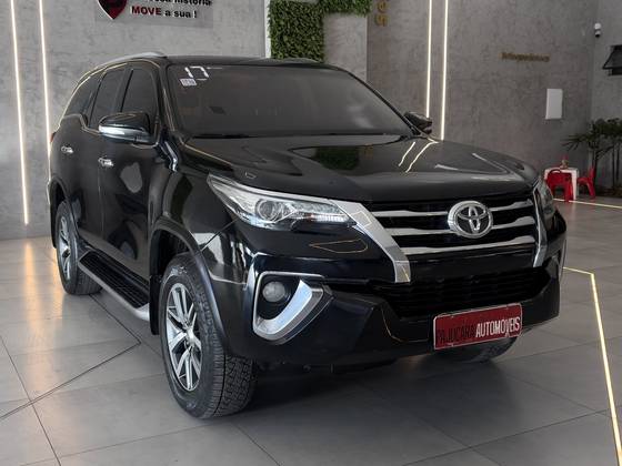 TOYOTA HILUX SW4 2.8 SRX 4X4 7 LUGARES 16V TURBO INTERCOOLER DIESEL 4P AUTOMÁTICO
