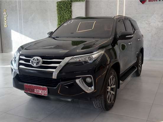 TOYOTA-HILUX SW4-2.8 SRX 4X4 7 LUGARES 16V TURBO INTERCOOLER DIESEL 4P AUTOMÁTICO TOYOTA-HILUX SW4-2016