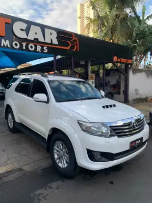 TOYOTA-HILUX SW4-2014