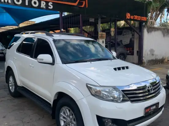 TOYOTA-HILUX SW4-3.0 SRV 4X4 16V TURBO INTERCOOLER DIESEL 4P AUTOMÁTICO TOYOTA-HILUX SW4-2014
