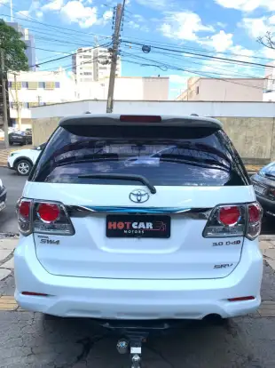 TOYOTA-HILUX SW4-2014