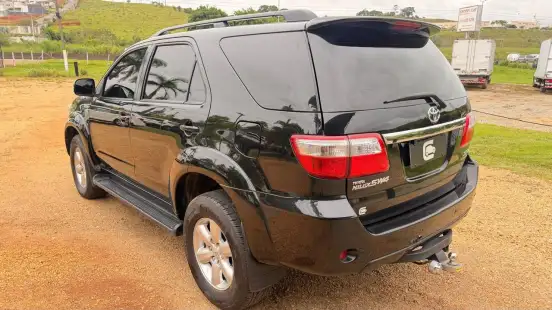 TOYOTA-HILUX SW4-2010