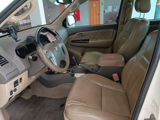 TOYOTA-HILUX SW4-2012