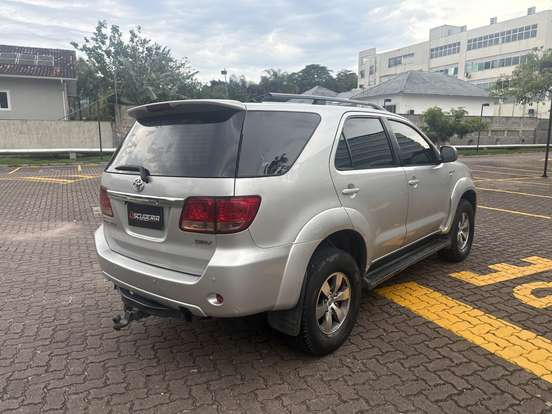 TOYOTA-HILUX SW4-3.0 SRV 4X4 16V TURBO INTERCOOLER DIESEL 4P AUTOMÁTICO TOYOTA-HILUX SW4-2007