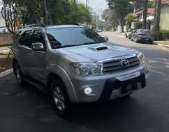 TOYOTA HILUX SW4 3.0 SRV 4X4 7 LUGARES 16V TURBO INTERCOOLER DIESEL 4P AUTOMÁTICO TOYOTA HILUX SW4 3.0 SRV 4X4 7 LUGARES 16V TURBO INTERCOOLER DIESEL 4P AUTOMÁTICO