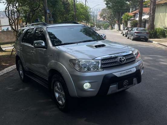 TOYOTA-HILUX SW4-3.0 SRV 4X4 7 LUGARES 16V TURBO INTERCOOLER DIESEL 4P AUTOMÁTICO TOYOTA-HILUX SW4-2010