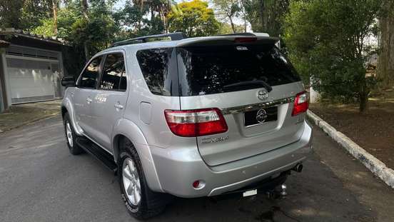 TOYOTA-HILUX SW4-2010