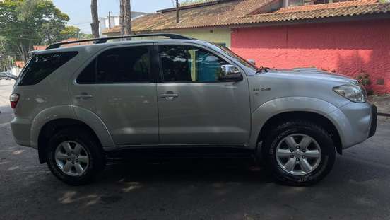 TOYOTA-HILUX SW4-2010