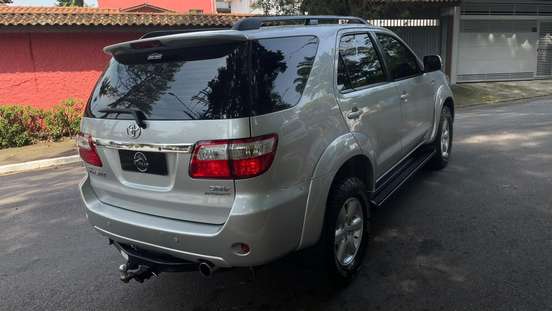 TOYOTA-HILUX SW4-2010