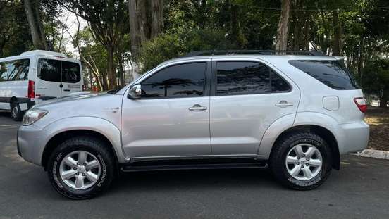 TOYOTA-HILUX SW4-2010