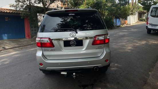 TOYOTA-HILUX SW4-2010