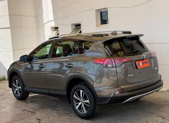TOYOTA-RAV4-2018