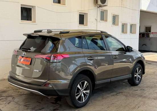 TOYOTA-RAV4-2018
