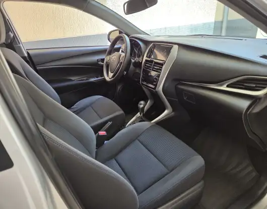 TOYOTA-YARIS-2019