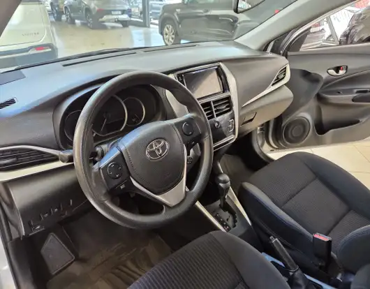 TOYOTA-YARIS-2019