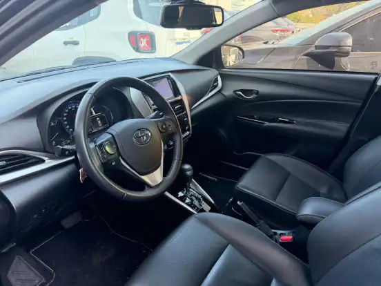 TOYOTA-YARIS-2021